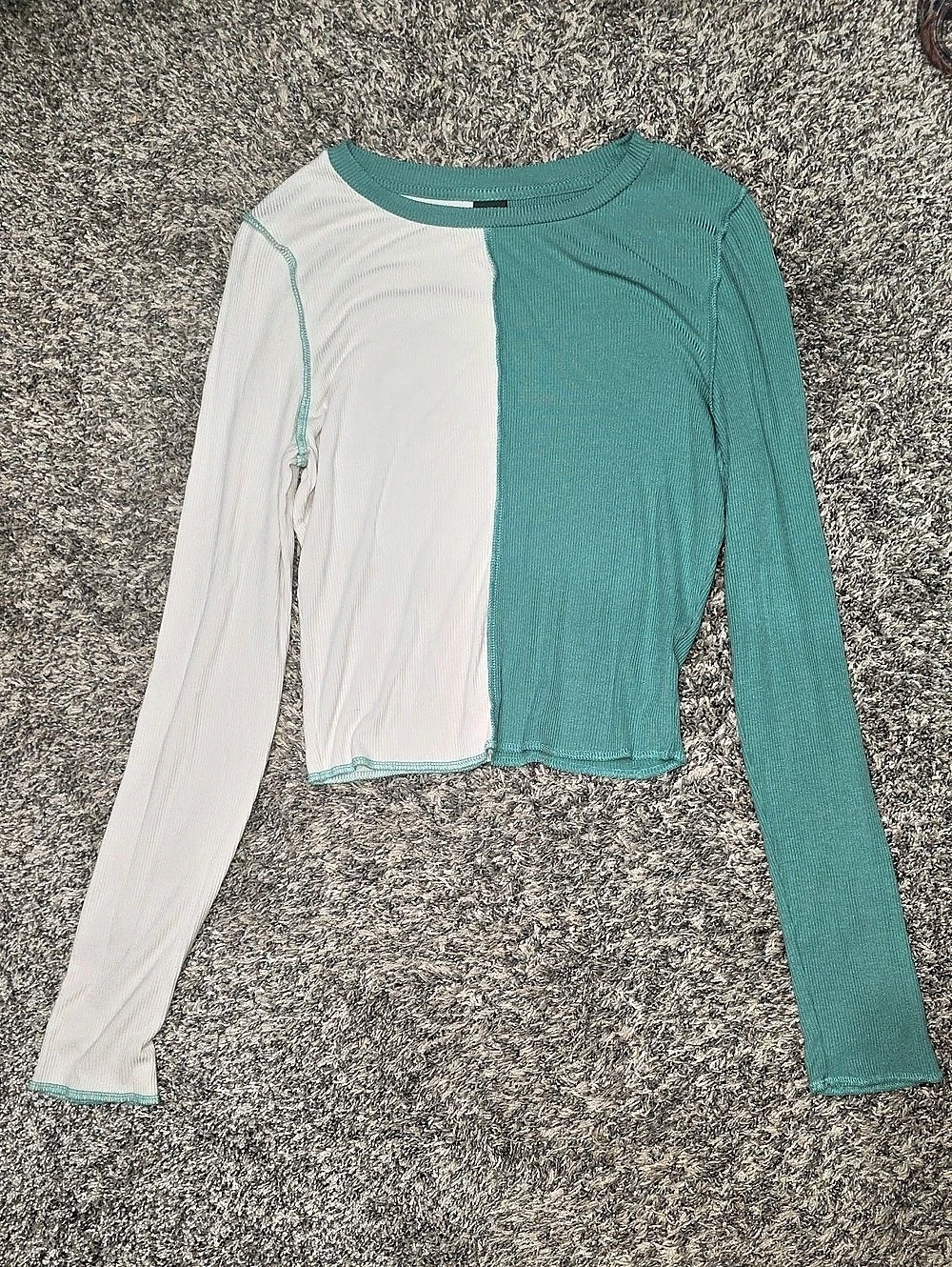 Wild Fable Color Block Long Sleeve Top in Green & White Size Small